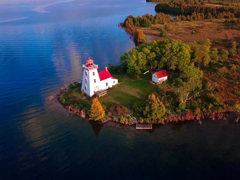 North Channel Cruise Lines - Killarney Route past Strawberry Island Lighthouse